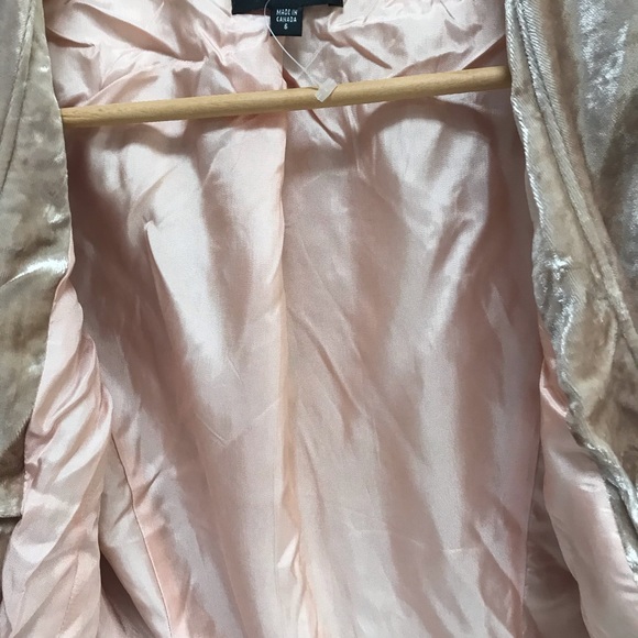 A beautiful BEBE blush blazer - Picture 6 of 7